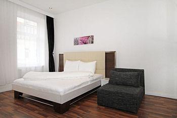 Aurellia Serviced Apartment